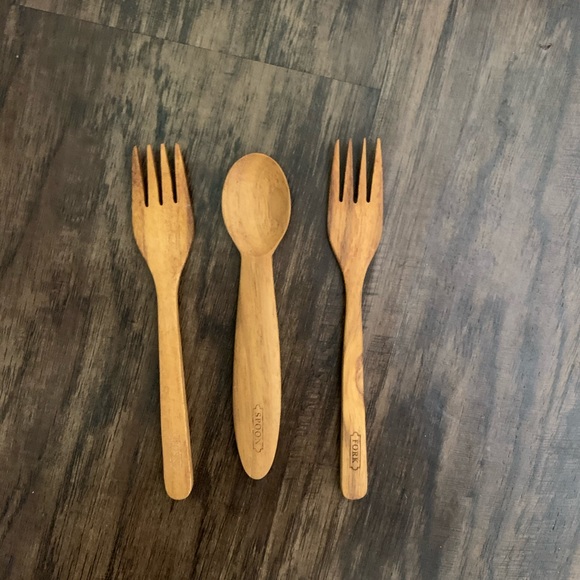 Sur la table wood spoon an fork - Picture 4 of 5